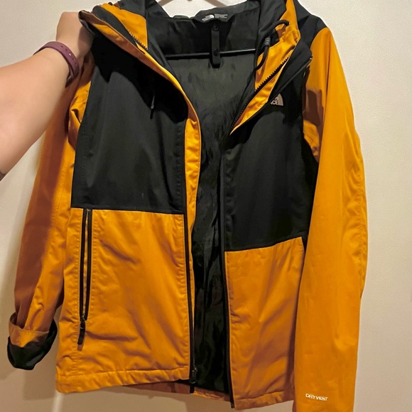 The North Face Arrowood Triclimate mustard/black jacket, outer shell - Picture 2 of 4